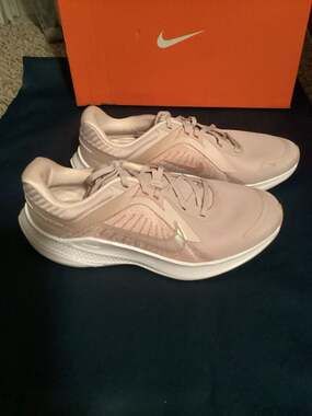 Nike Quest 5 Women's Running Shoes, Barely Rose Pink, Size 9 - New with Box
